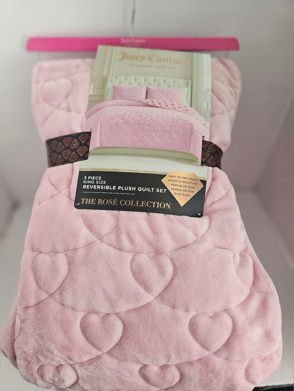 NWT JUICY COUTURE KING SIZED 3 PIECE PLUSH REVERSIBLE QUILT SET! PINK! JC!
